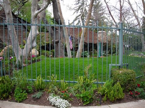 Phil Hartman’s Former House – IAMNOTASTALKER.